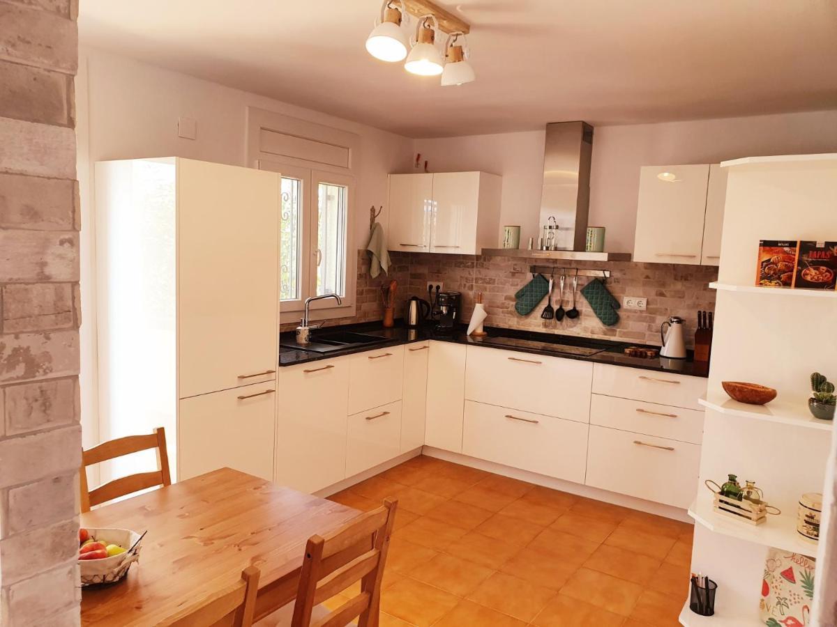New Holiday House "Casa Mialina" With Private Pool, 300M To Beach كامبريلس المظهر الخارجي الصورة