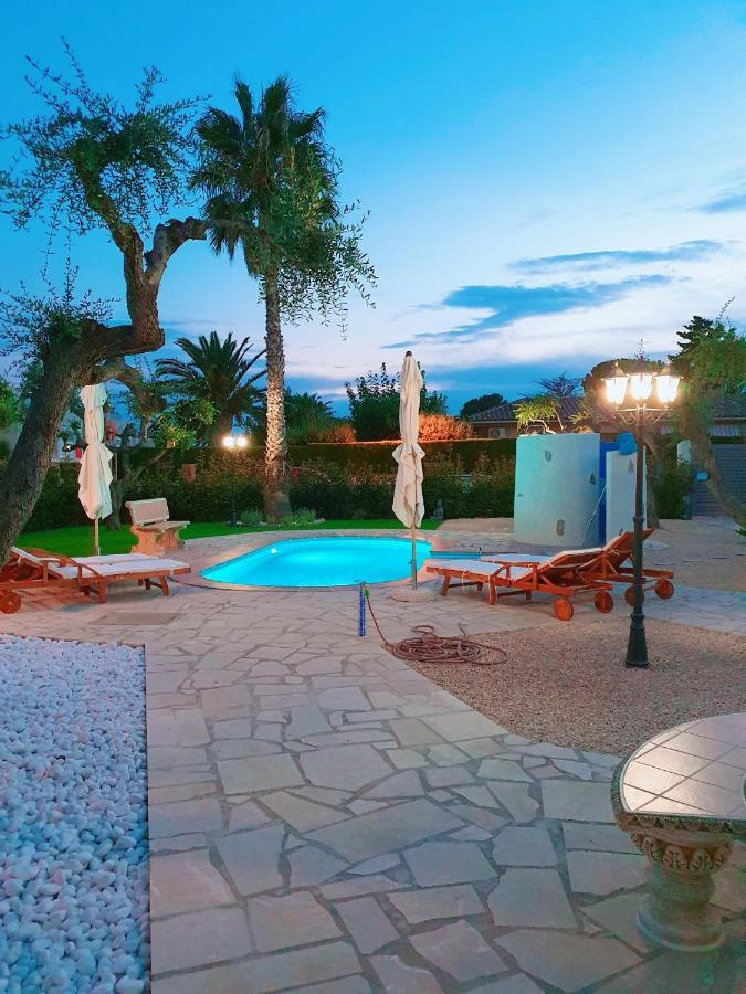 New Holiday House "Casa Mialina" With Private Pool, 300M To Beach كامبريلس المظهر الخارجي الصورة